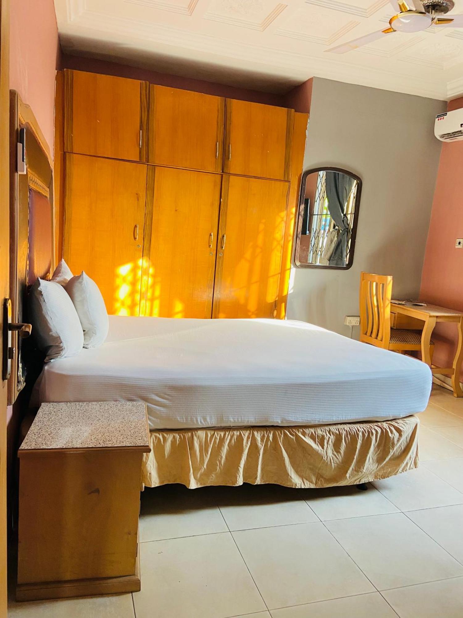 Heavens Gate Hotel Accra Luaran gambar